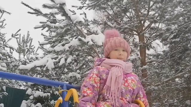 МИЛАНА ИГРАЕТ НА ПИАНИНО И ГУЛЯЕТ С ДЕЗИ смотреть онлайн