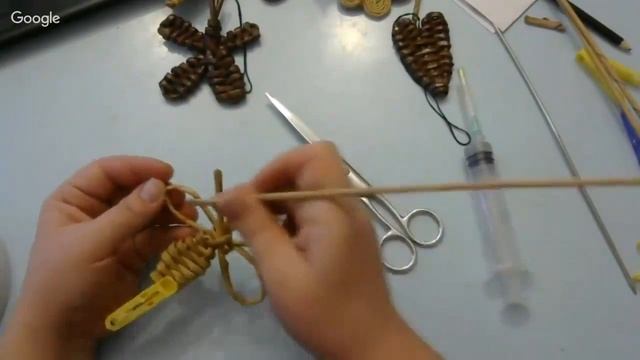 Бабочка. Часть 9. Плетение елочных игрушек из газетных трубочек. Запись интенсива. смотреть онлайн