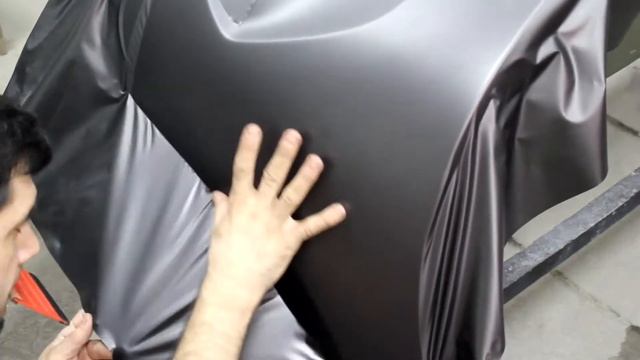 Оклейка бампера бюджетной пленкой. Метод постепенной формовки смотреть онлайн