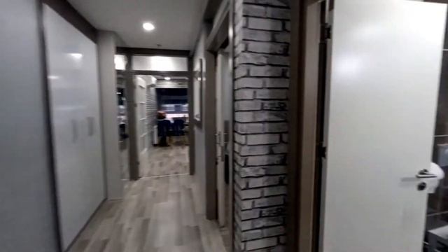 МЕРСИН/ТЕДЖЕ квартира 1.5+1 с мебелью в новостройке за 450 000 лир, рядом с морем смотреть онлайн