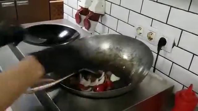 Шеф-повар Арстан из ресторана Чучвара делится рецептом Чучвары с говядиной смотреть онлайн