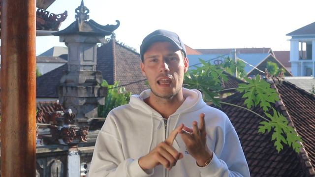 "Why Do I Hear Ringing In My Ears?" THIS is why смотреть онлайн