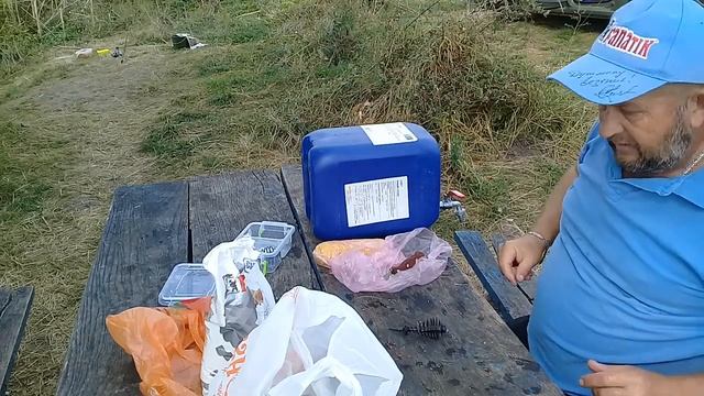 Больше на рыбалку неиду.Плотва обнаглела клюёт на горох.Карась на полкило. смотреть онлайн