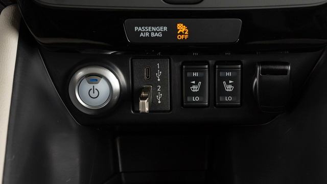 2020 Nissan LEAF - USB/iPod® Interface смотреть онлайн