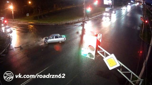 ? ДТП в Рязани "СПЕШНЫЙ МАНЕВР" ? (Московское ш. — ул. Юбилейная) смотреть онлайн