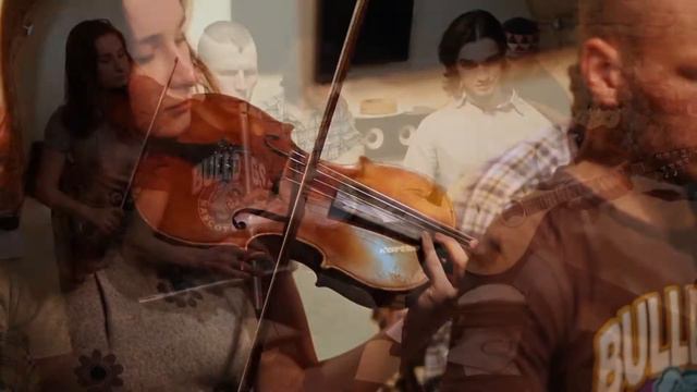 Spieleband - Лирическая (live DOM 4.1) смотреть онлайн