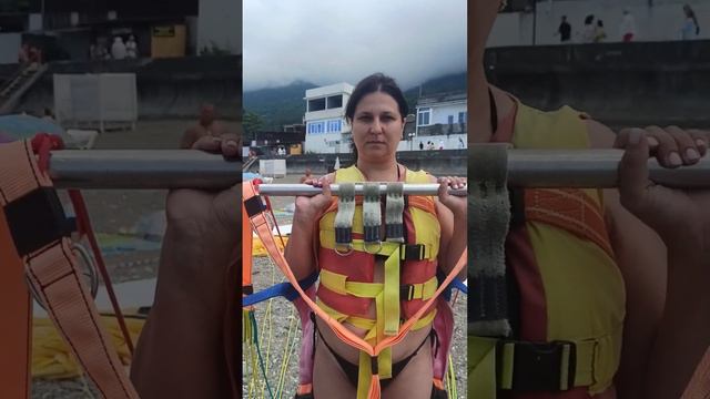 Девушку унесло в море на парашюте, но она выжила. смотреть онлайн