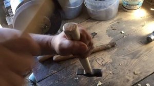 Простой способ насадки молотка на рукоять.