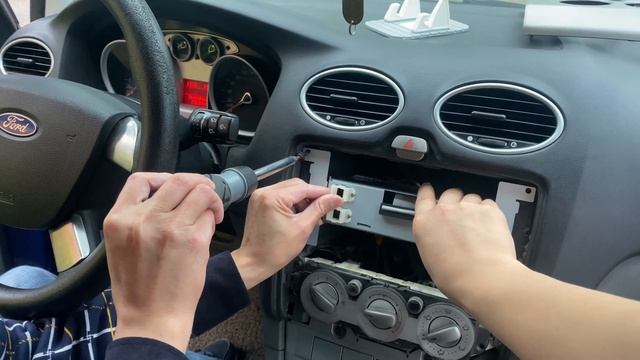 FORD Focus II Mondeo Galaxy II JOYING Plug&Play Radio Installation Guide смотреть онлайн