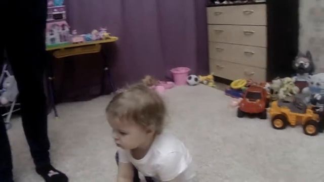 LIFE .Вова и Ева показывают свои игрушки и открывают LOL смотреть онлайн