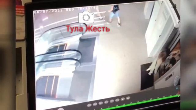 В одном из торговых центров Тулы двери лифта прижали ребенка смотреть онлайн