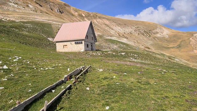 Rifugio Mazzaroni sul Monte Sibilla. смотреть онлайн
