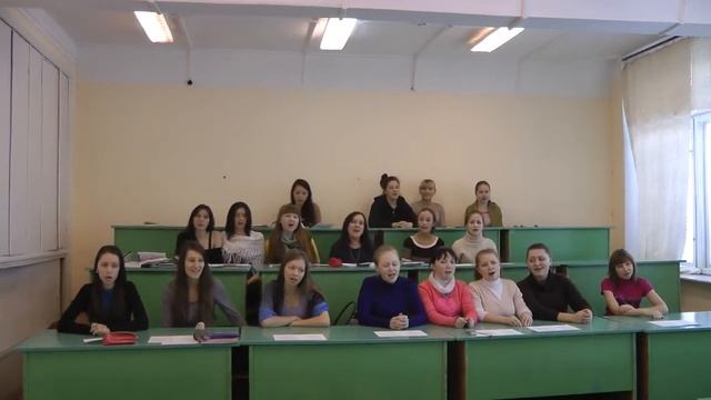 "АЗБУКА".МУЗ.В.ЩУКИНА, СЛ.Б.ЗАХОДЕРА.Ф.В.ГИНЗБУРГ ПРОВОДИТ ЗАНЯТИЯ ПО ШКОЛЬНОМУ РЕПЕРТУАРУ. смотреть онлайн