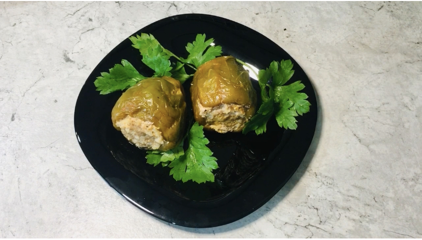 Перцы фарширую всегда в большом количестве: часть сразу идёт на ужин, а другую – замораживаю