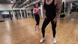 АНАСТЕЙША ГОРЯЧО ТЯНЕТ НА ШПАГАТ (РАСТЯЖКА НА ВАН ДАМА!)