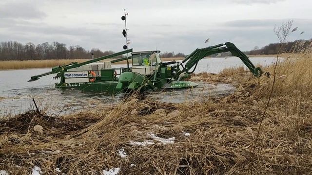 Чистка речки от камыша. смотреть онлайн