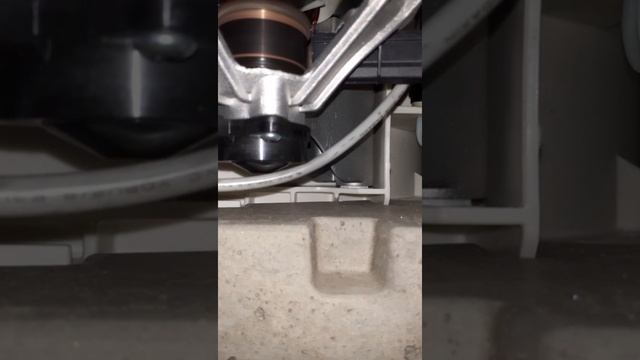 Искрение щёток в стиральной машине Hotpoint-Ariston ??? смотреть онлайн