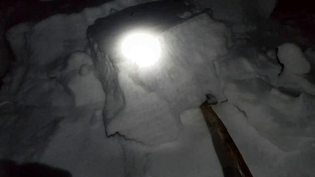 вторая жизнь у таежной избы. очистка крыши от снега. изба №1