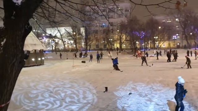 Каток на Чистых прудах смотреть онлайн