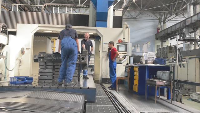 Механнобрабатывающий цех "Састы": портально-фрезерный обрабатывающий центр в работе смотреть онлайн