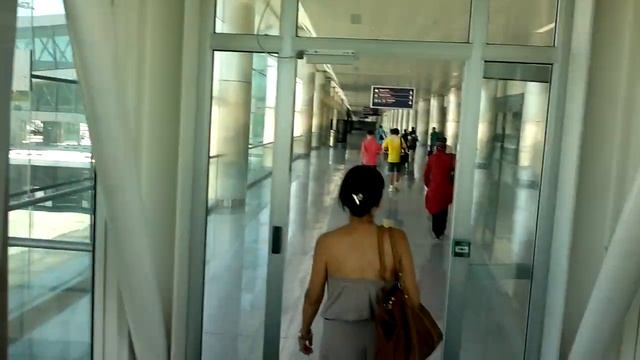 Izmir Adnan Menderes Airport - Walking In The Terminal Building (HD)