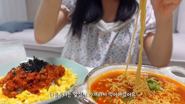 ENG | 집밥vlog?부산 물회 맛집은 못참지~매일 먹어도 질리지 않는 김밥과 비빔칼국수 조합. ?야식으로 네네치킨, 감자전, 콘치즈불닭, 치킨덮밥 смотреть онлайн