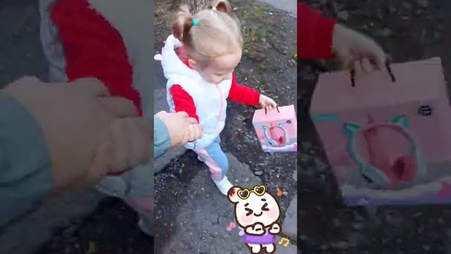 Жужа купила наушники с единорогом!!! Забираем с почты / Zhuzha bought headphones with unicorn! смотреть онлайн
