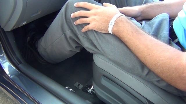 How To Release The Fuel Door On A 2013 Hyundai Accent | Morrie's 394 Hyundai смотреть онлайн