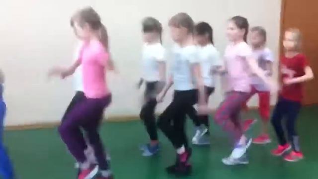 За нашими мужчинами, как за каменной стеной смотреть онлайн
