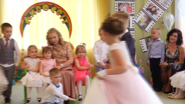 Випускний. Сценка "З ЖИТТЯ ВИХОВАТЕЛЯ" смотреть онлайн