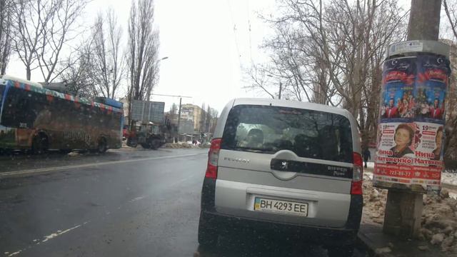 Непонятные личности трутся вокруг смотреть онлайн