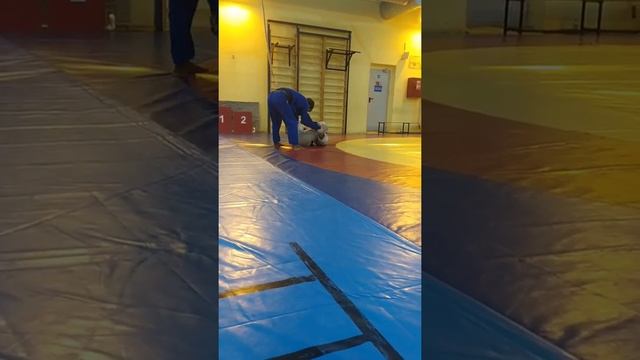 Человек муравей Юрий Хендрикс против пурпура из Fight Time Rybinsk