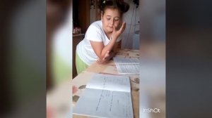 Очень смешно!Девочка решает задачу по математике Сколько грибов в третьем бочонке