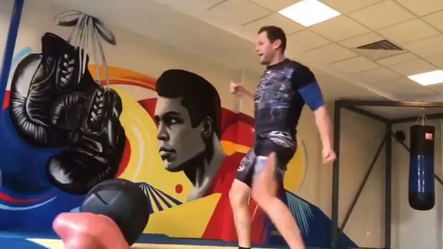 Хай кик от стены смотреть онлайн