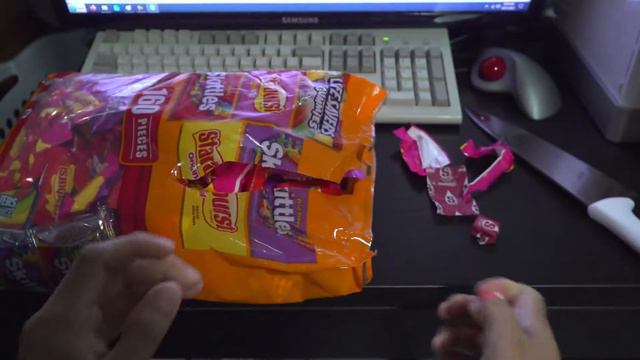 Happy Halloween - TCG Starburst Candy Unboxing - CrAzY PuLlS!!1! смотреть онлайн