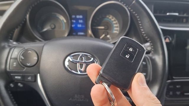 Чип Ключ Тойота Аурис 2017 изготовление дубликата чип ключа зажигания от Лексуса смотреть онлайн