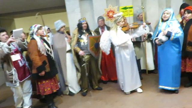 Колядование в Харьковском метро смотреть онлайн