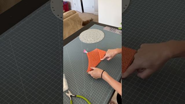 How to make a cone petal for flower wreaths - Easy DIY with Carrie's Wreath Creations смотреть онлайн