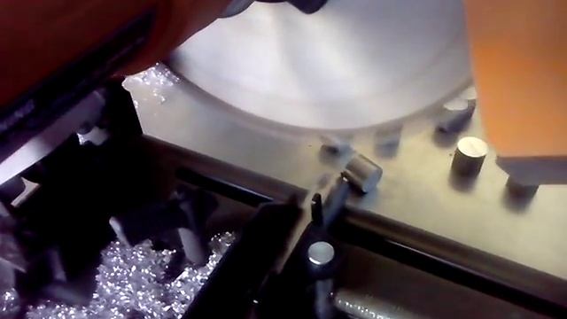 Отрезка заготовки Д16Т дисковой пилой смотреть онлайн