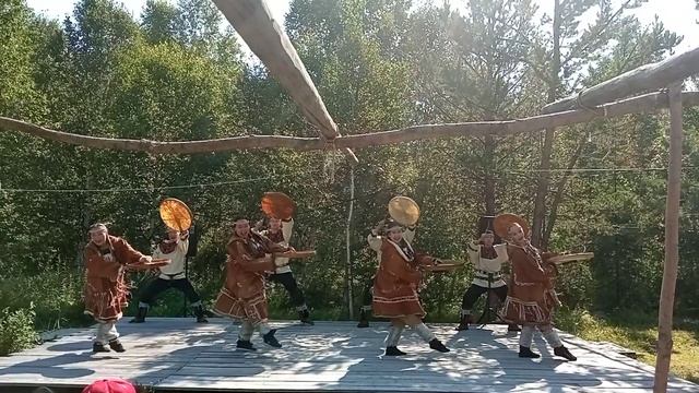 Эвенский национальный ансамбль "Нулгур". Корякский танец охотников (прыжковый танец) смотреть онлайн