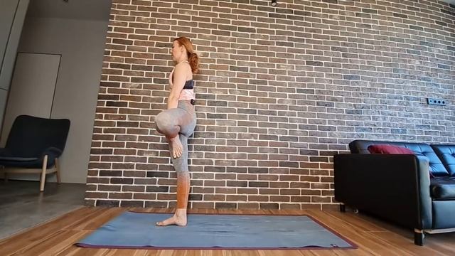 Утренняя йога для бодрого начала недели / Хатха-йога для начинающих/ Мягкая йога смотреть онлайн