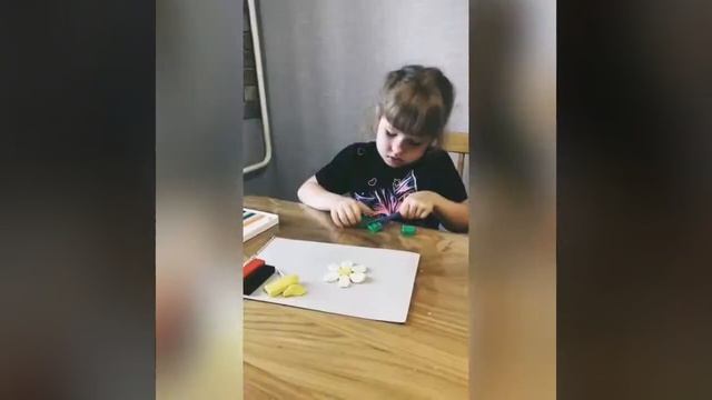 Гализина Дарина, 6 лет, лепка из пластилина "Ромашка" смотреть онлайн