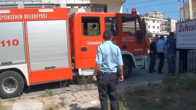 Vinç yüksek gerilim hattına çarptı, mahalle sokağa döküldü смотреть онлайн