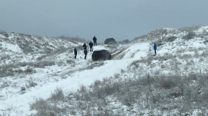 Что может MERCEDES GL на БЕЗДОРОЖЬЕ? Взлетел на снежную горку? #Mercedes #GL