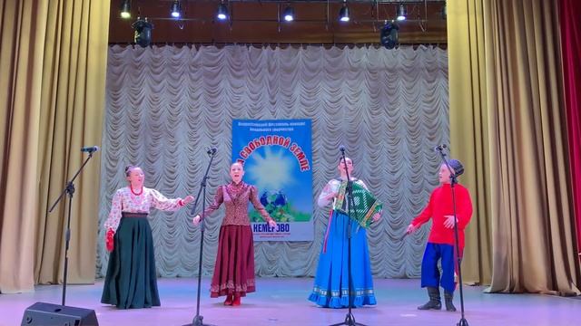 Фольклорный ансамбль "Ясногорье", "Гуляй Настя в саду" (плясовая Красноярского края) смотреть онлайн