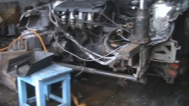 ВАЗ 2110. Вытягиваем лонжероны в гараже своими силами. Часть 1 смотреть онлайн