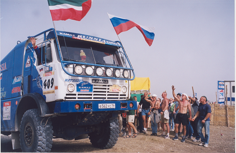 К 30-летию команды. 15 Золотых Дакаров «КАМАЗ-мастера». Год 2002. смотреть онлайн