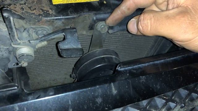 Installing Lexus ES330 dual horns on my Corolla XRS 05-06 смотреть онлайн