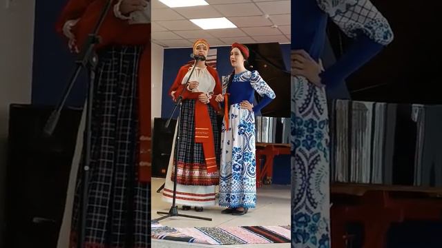 Миклушова Юля, Шедловская Ульяна " Над Кубанью солнце догорало" смотреть онлайн
