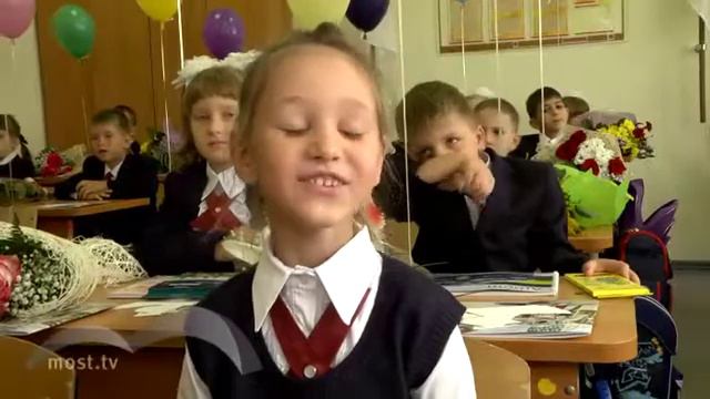 Липецк. Мост. 219 первоклашек из Украины сели за парты в школах Липецка. смотреть онлайн